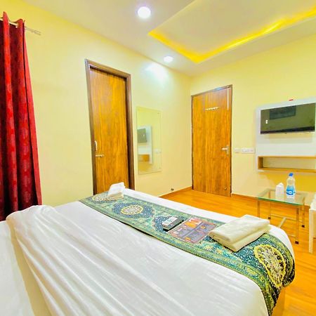 Hotel Holiday First 300 Meter From Golden Temple Amritsar Exterior photo