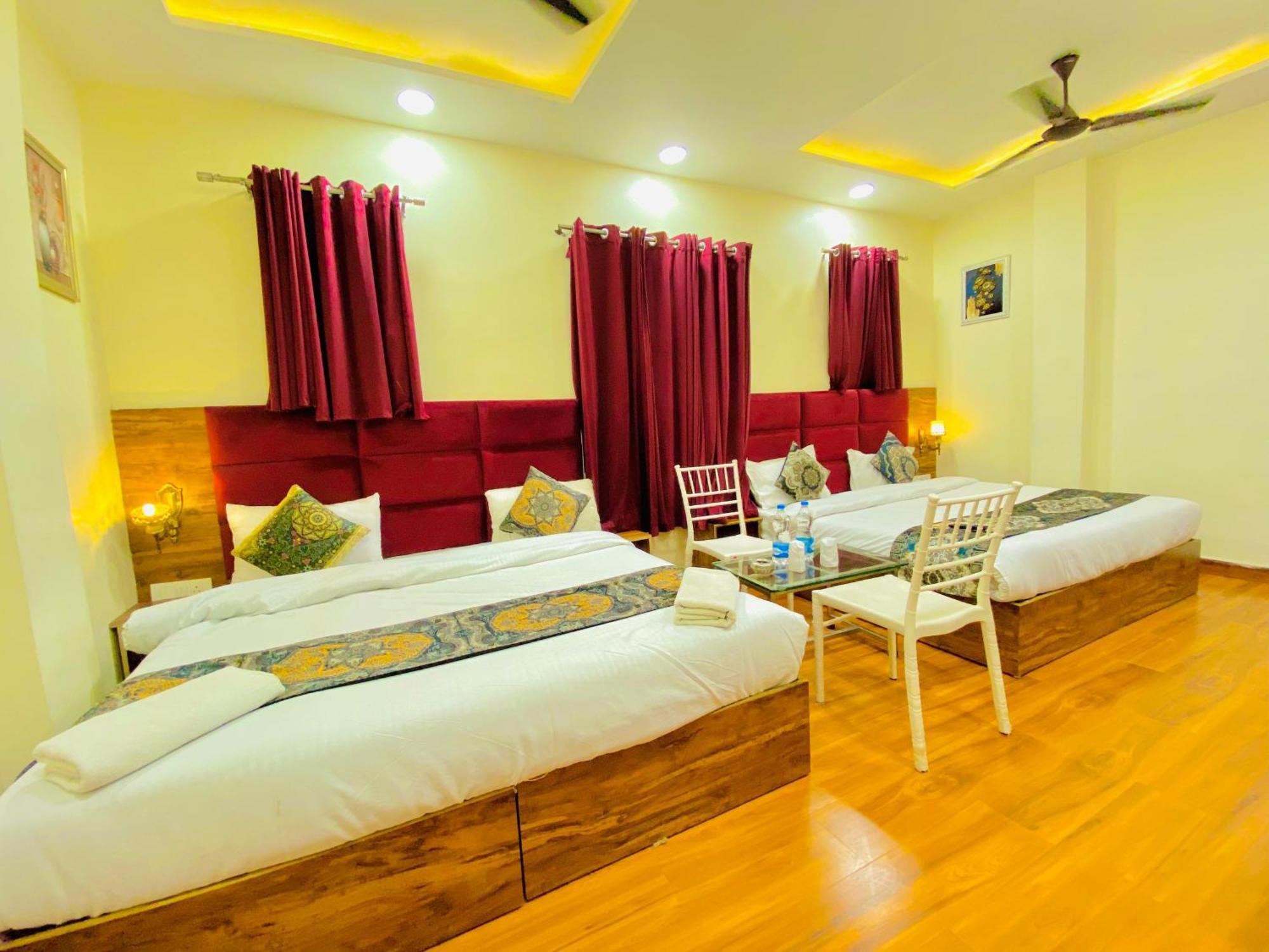 Hotel Holiday First 300 Meter From Golden Temple Amritsar Exterior photo