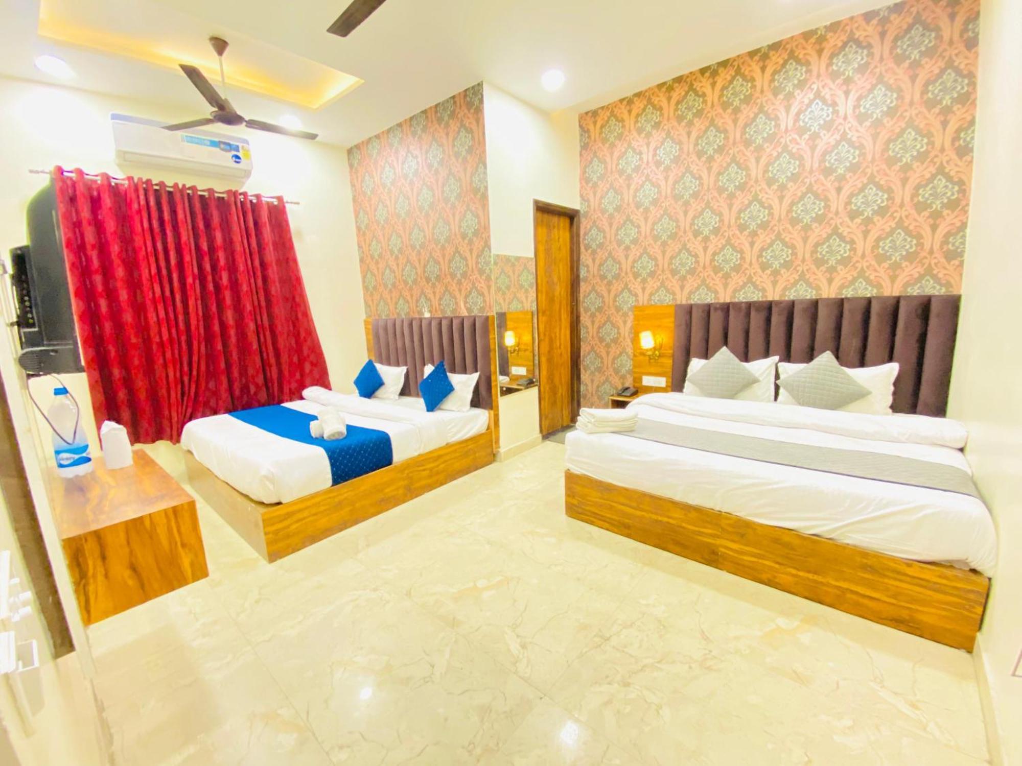 Hotel Holiday First 300 Meter From Golden Temple Amritsar Exterior photo