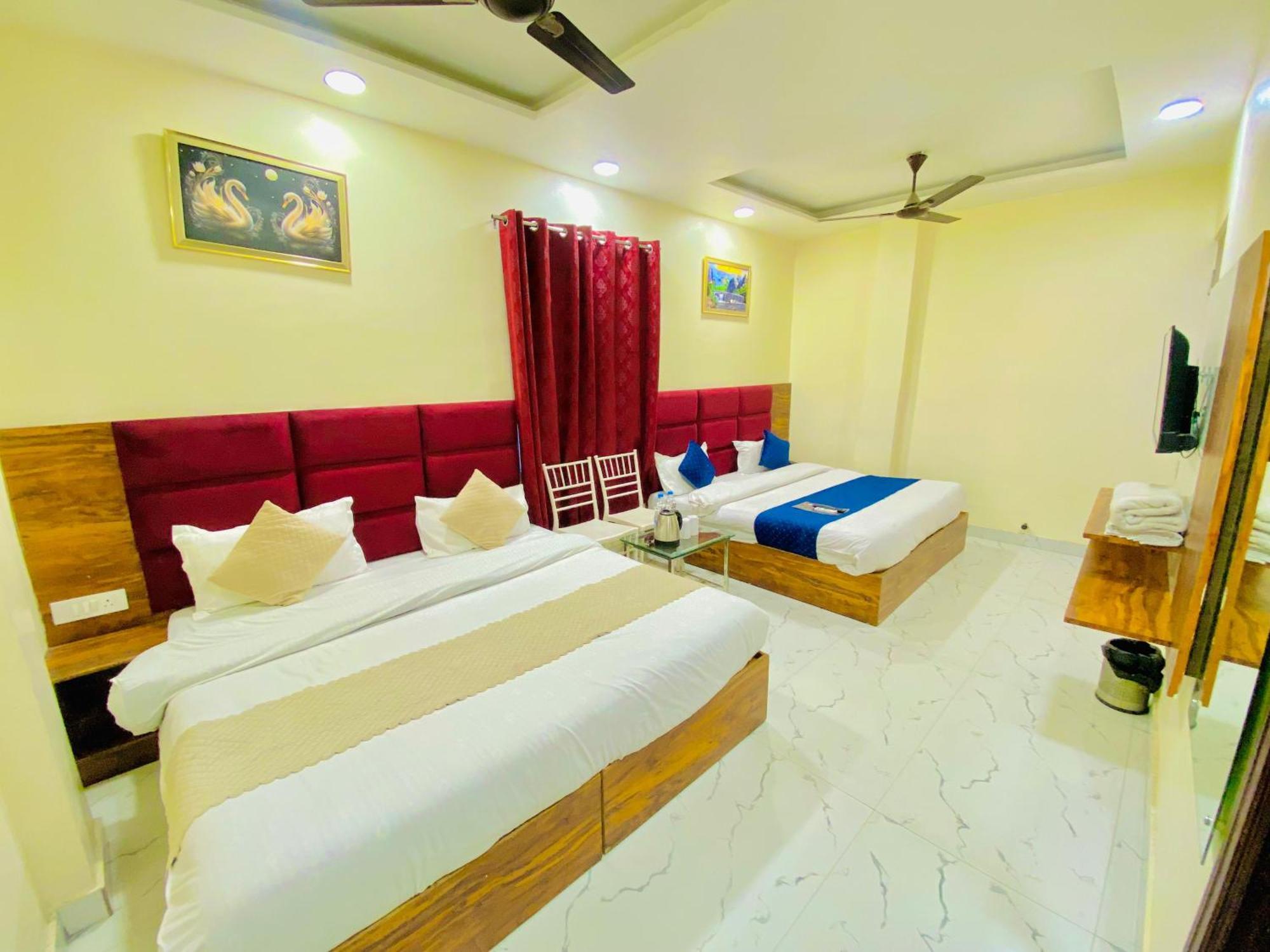 Hotel Holiday First 300 Meter From Golden Temple Amritsar Exterior photo