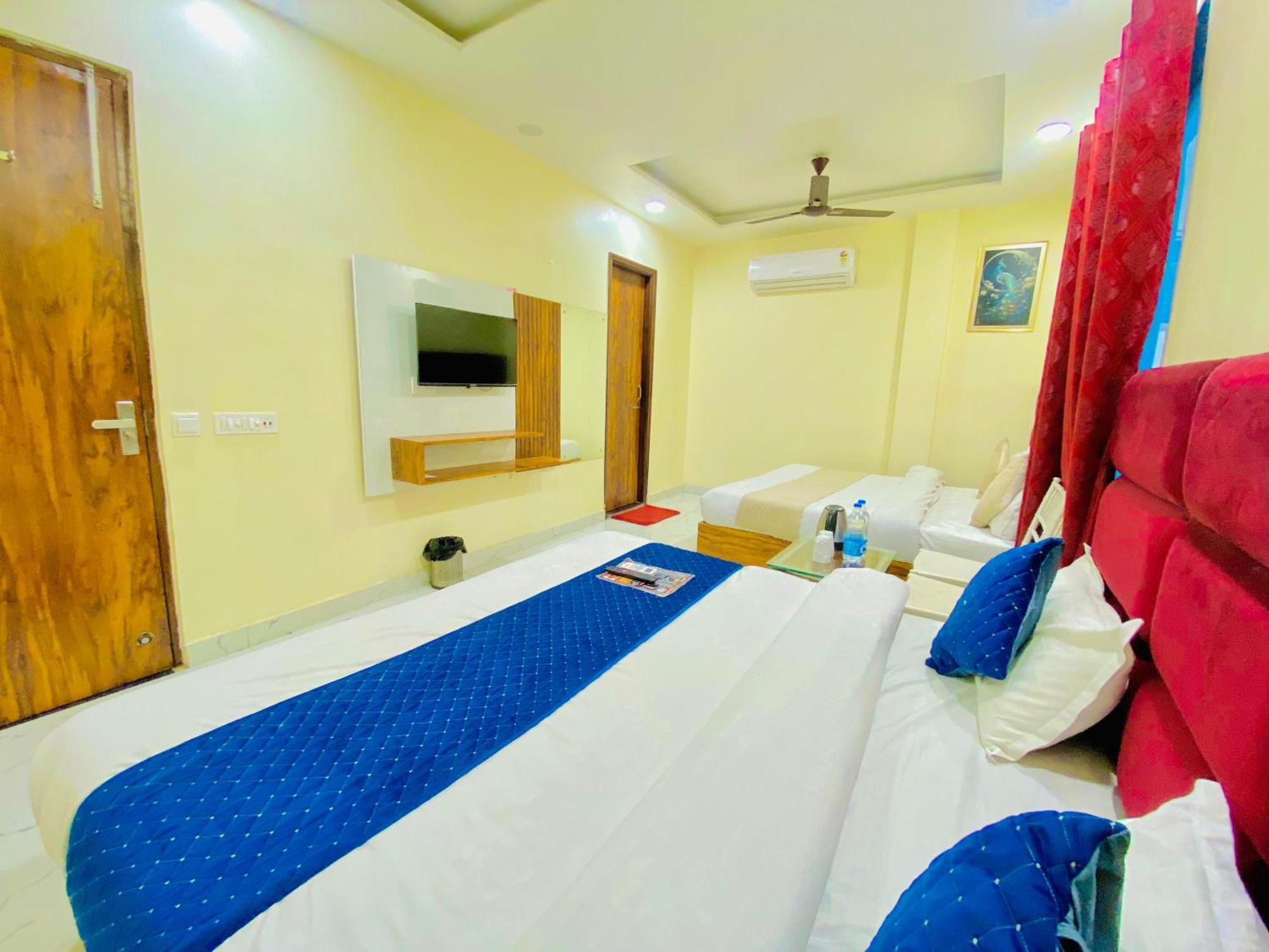 Hotel Holiday First 300 Meter From Golden Temple Amritsar Exterior photo