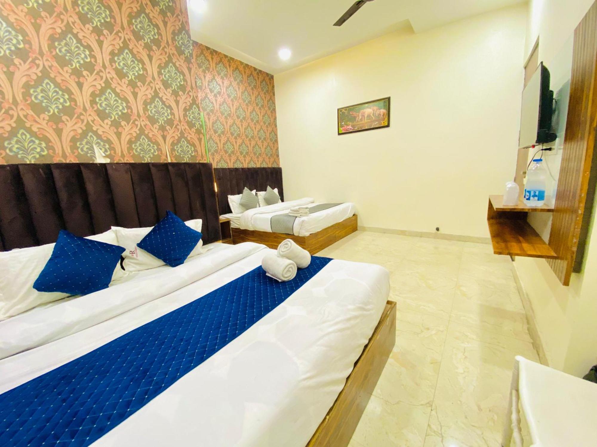 Hotel Holiday First 300 Meter From Golden Temple Amritsar Exterior photo
