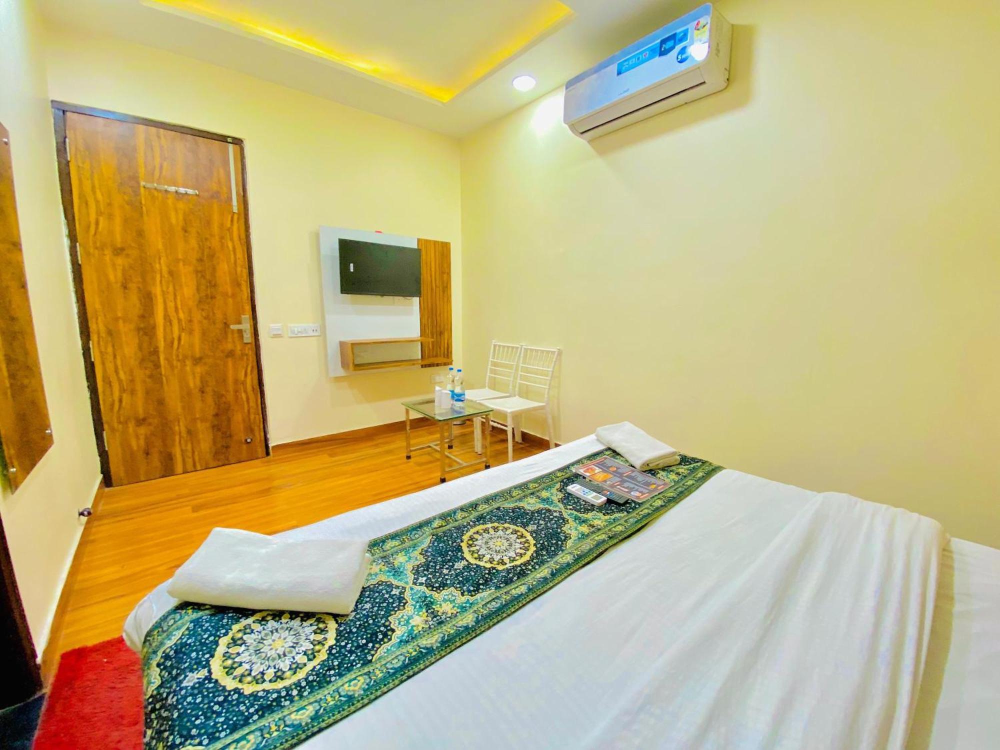 Hotel Holiday First 300 Meter From Golden Temple Amritsar Exterior photo