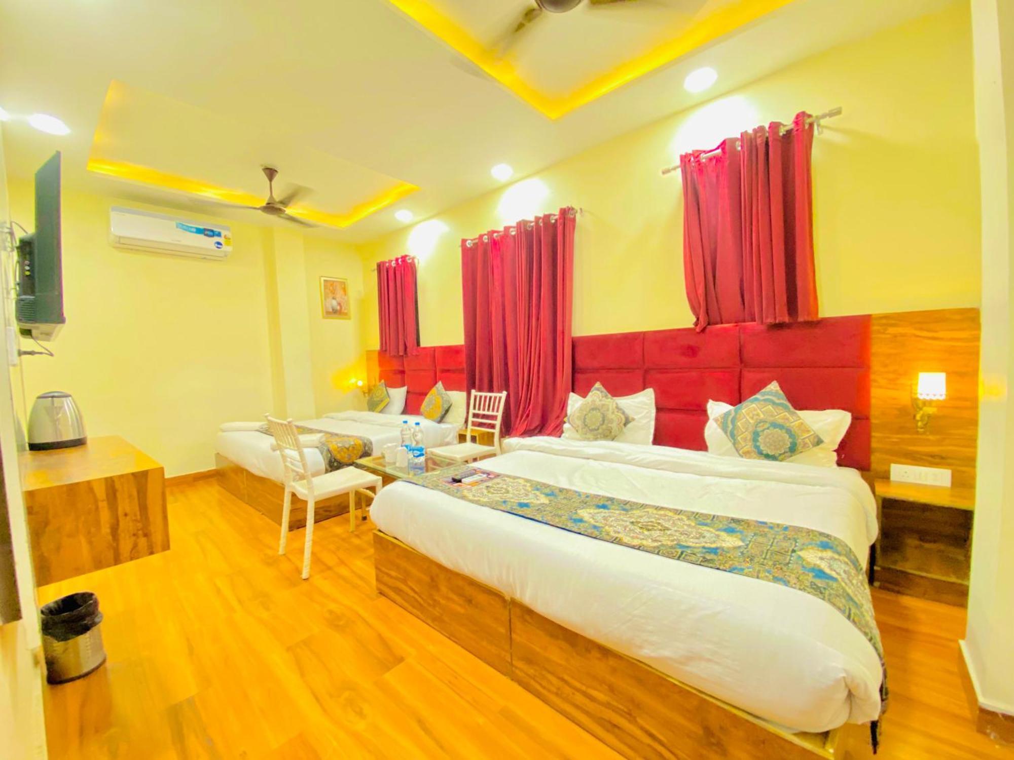 Hotel Holiday First 300 Meter From Golden Temple Amritsar Exterior photo