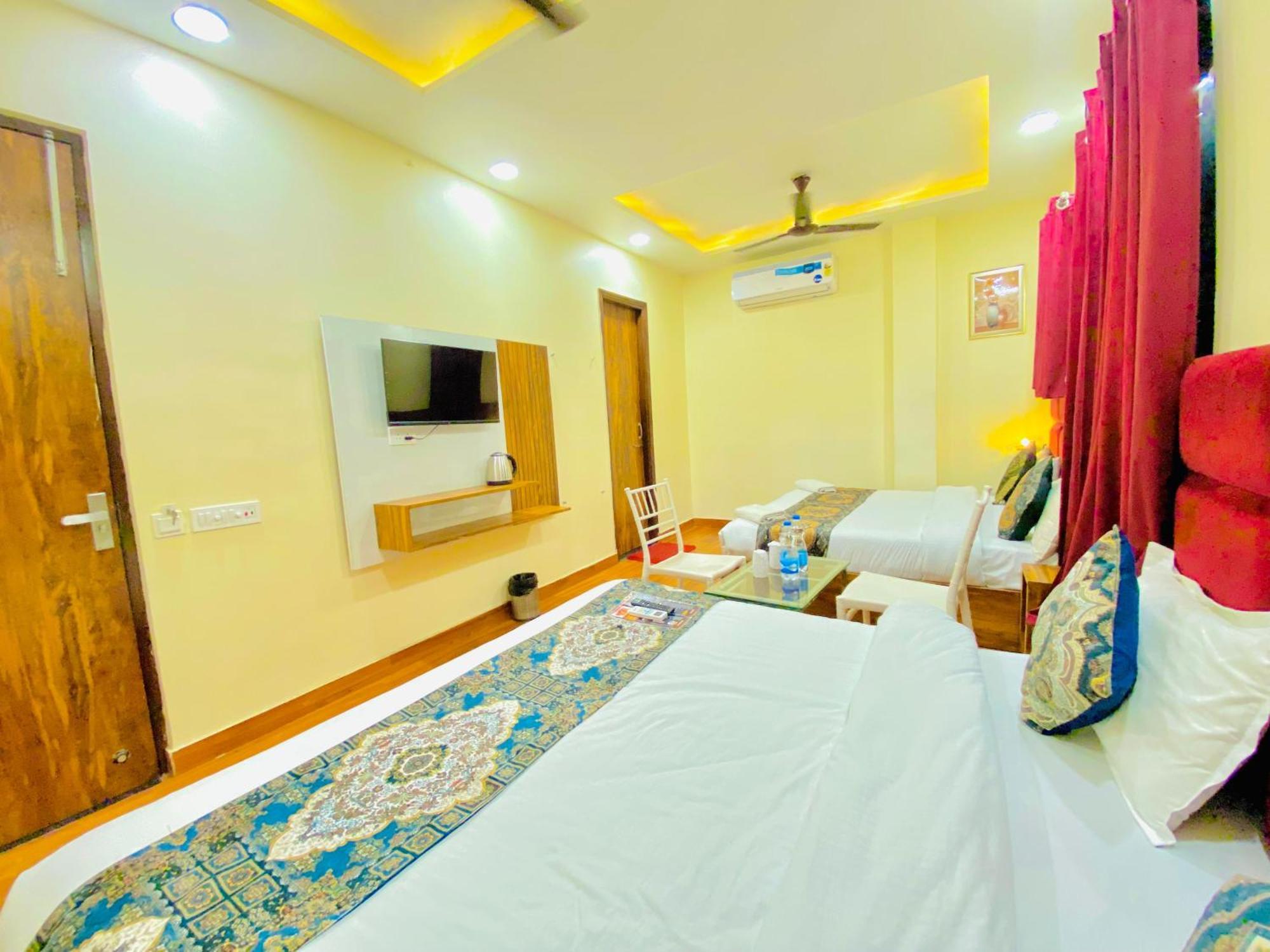 Hotel Holiday First 300 Meter From Golden Temple Amritsar Exterior photo